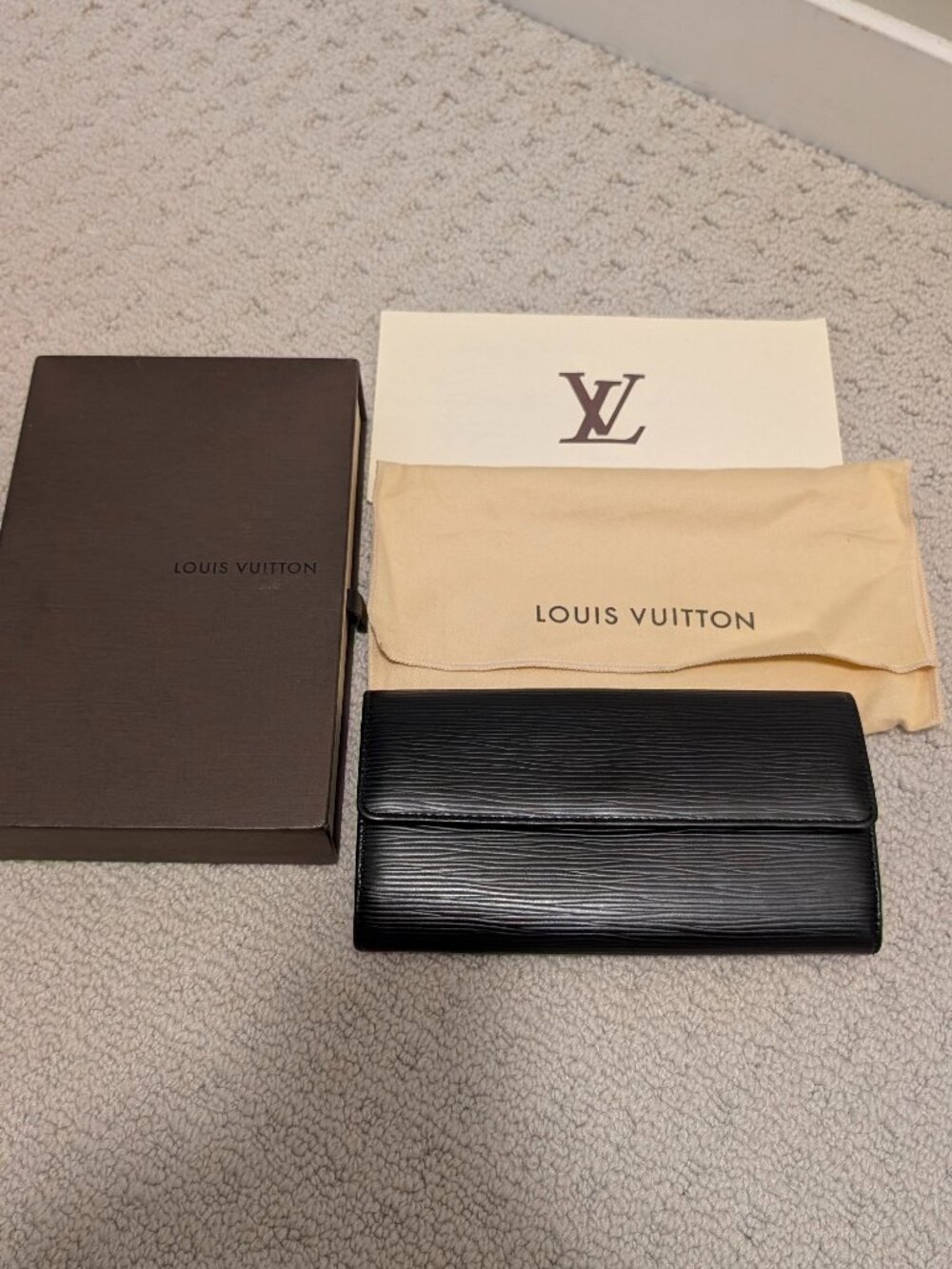 Authentic Louis Vuitton Epi Leather Sarah Long Wallet – Noir (Black)